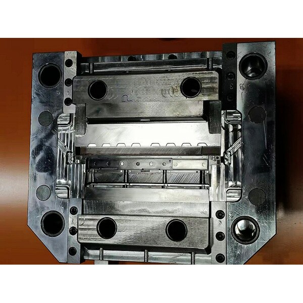 Plastic injection mold_raying mould